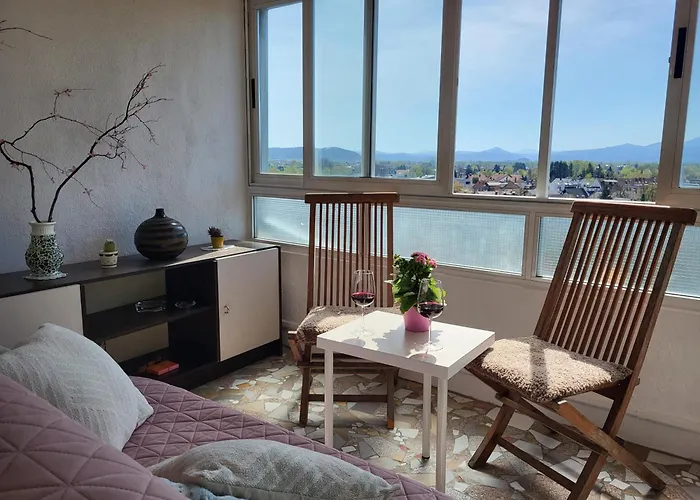 Apartment Beautiful In The Nicest Part Of Town *